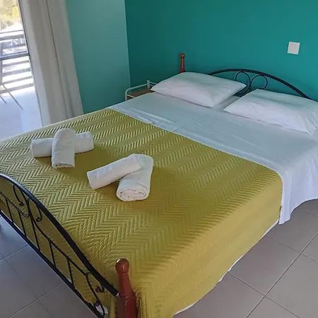 アパートホテル Peristera 4*